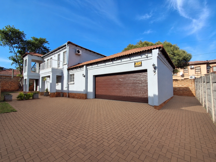 3 Bedroom Property for Sale in Safari Gardens North West